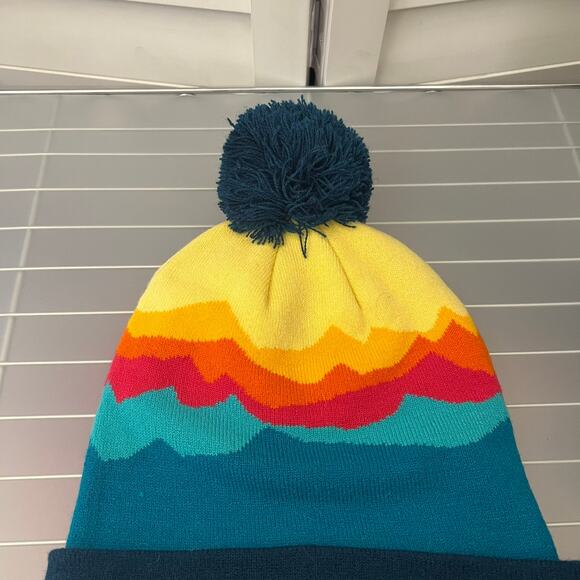 Yellowstone Club YC Unisex Beanie Hat Montana MT Blue Yellow Ski Snow NWOT RARE main image 12
